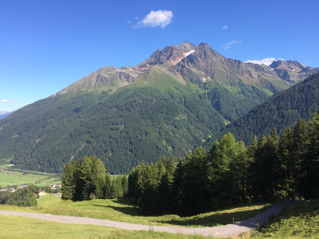 Haus Arosa Apartment Pettneu am Arlberg Exterior photo